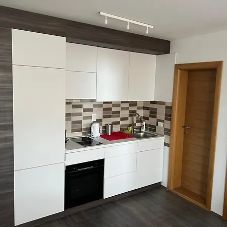 Broj 9, Suncani Breg & *